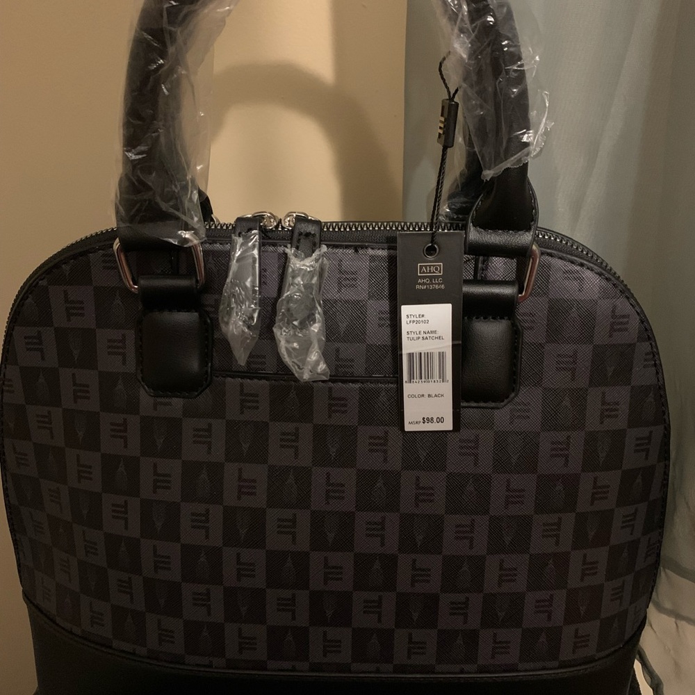 London Fog hand bag